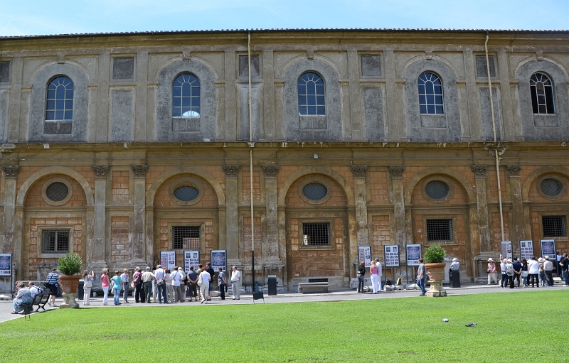 68-vatian Museum courtyard